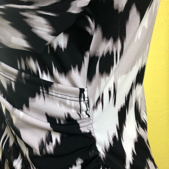 New Woman’s Jennifer Lopez V Necked Top! NWOT!! - Picture 3 of 11